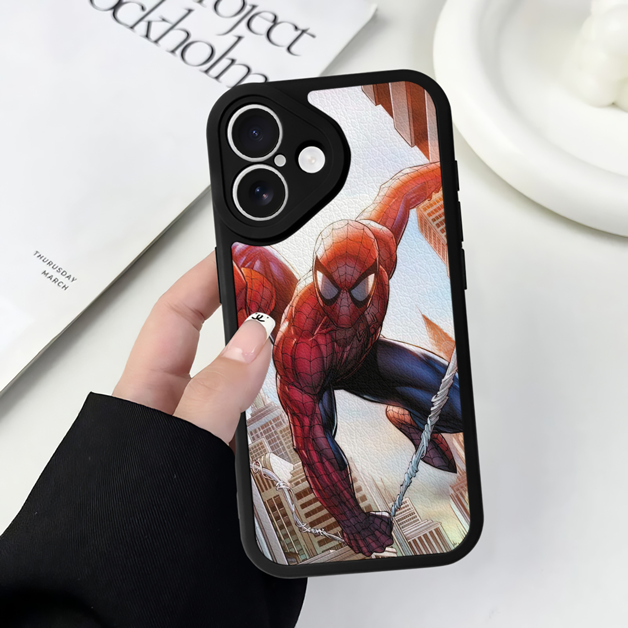 （画像用） Spider Man スパイダーマン 【iPhone 16シリーズ対応】シリコンスマホケース（レザー調） 材質：シリコン